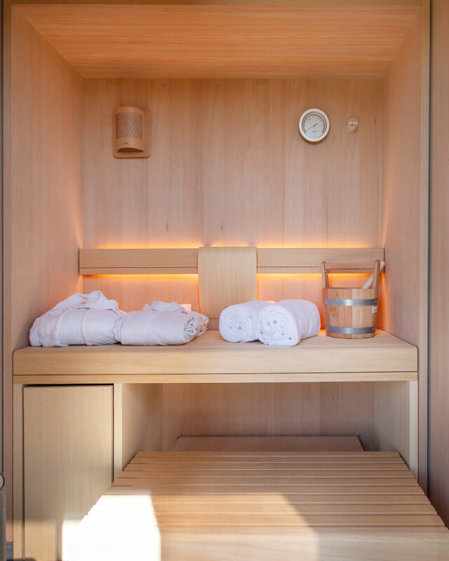 Integrierte Sauna des Wohnmodul "Style Cabins" im Ferienpark Neugrad in der Eifel. Eine Referenz von Holzbau Henz.