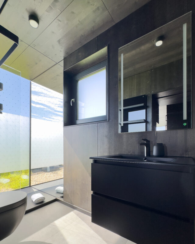 Bad des Wohnmodul "Style Cabins" im Ferienpark Neugrad in der Eifel. Eine Referenz von Holzbau Henz.