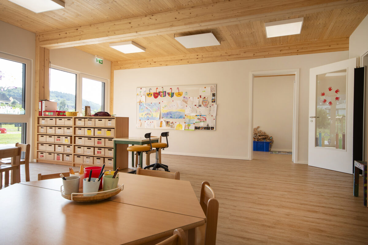 Raum der Kita Oberemmel in modularer Bauweise. Eine Referenz von Holzbau Henz.